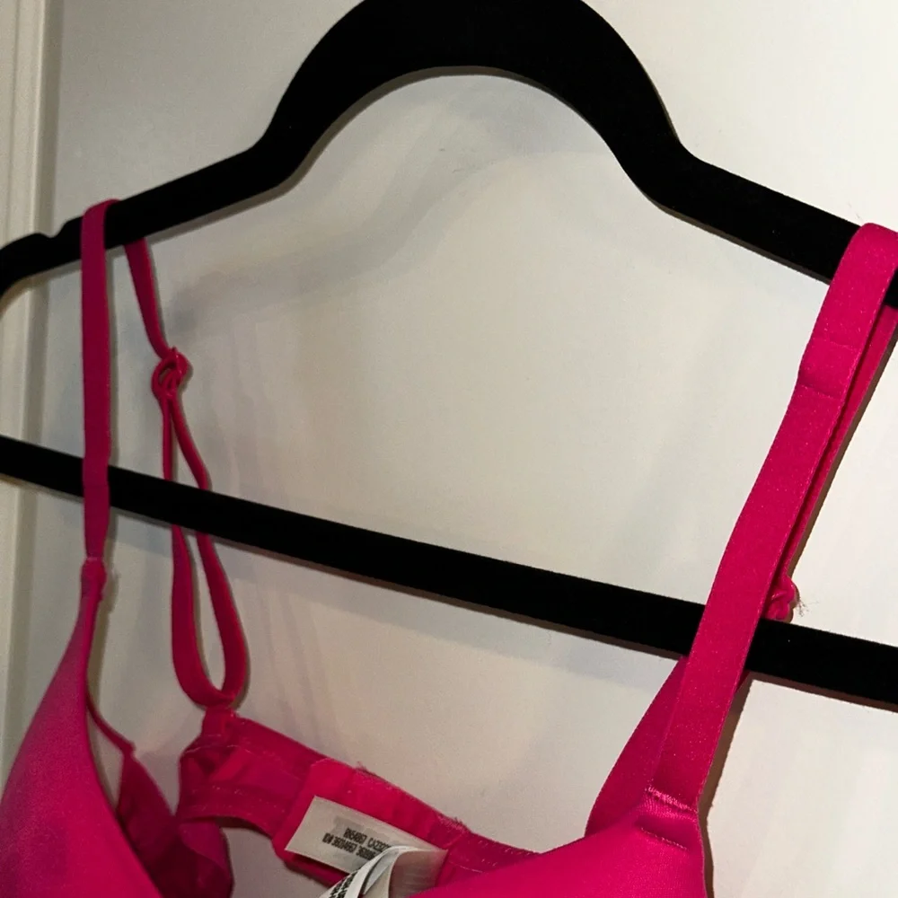 Hot Pink Push-Up Bra – Size 36C – Underwire – Adjustable Straps - Picture 5 of 10